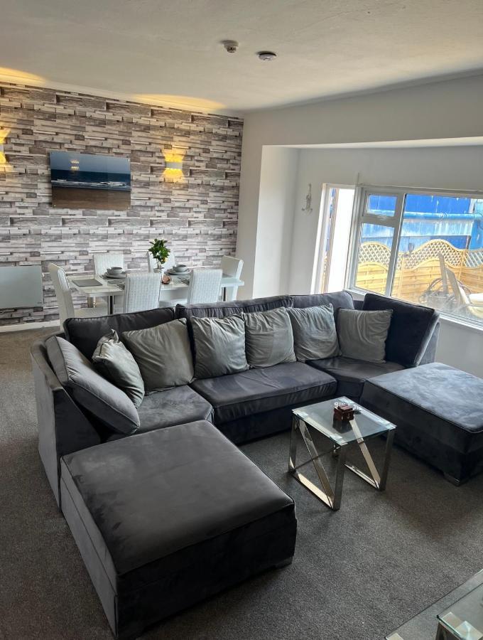 Sea View Lavish Apartment Sky Tv Whirlpool Bath Huge Balcony Newly Refurbished Bridlington Exterior photo